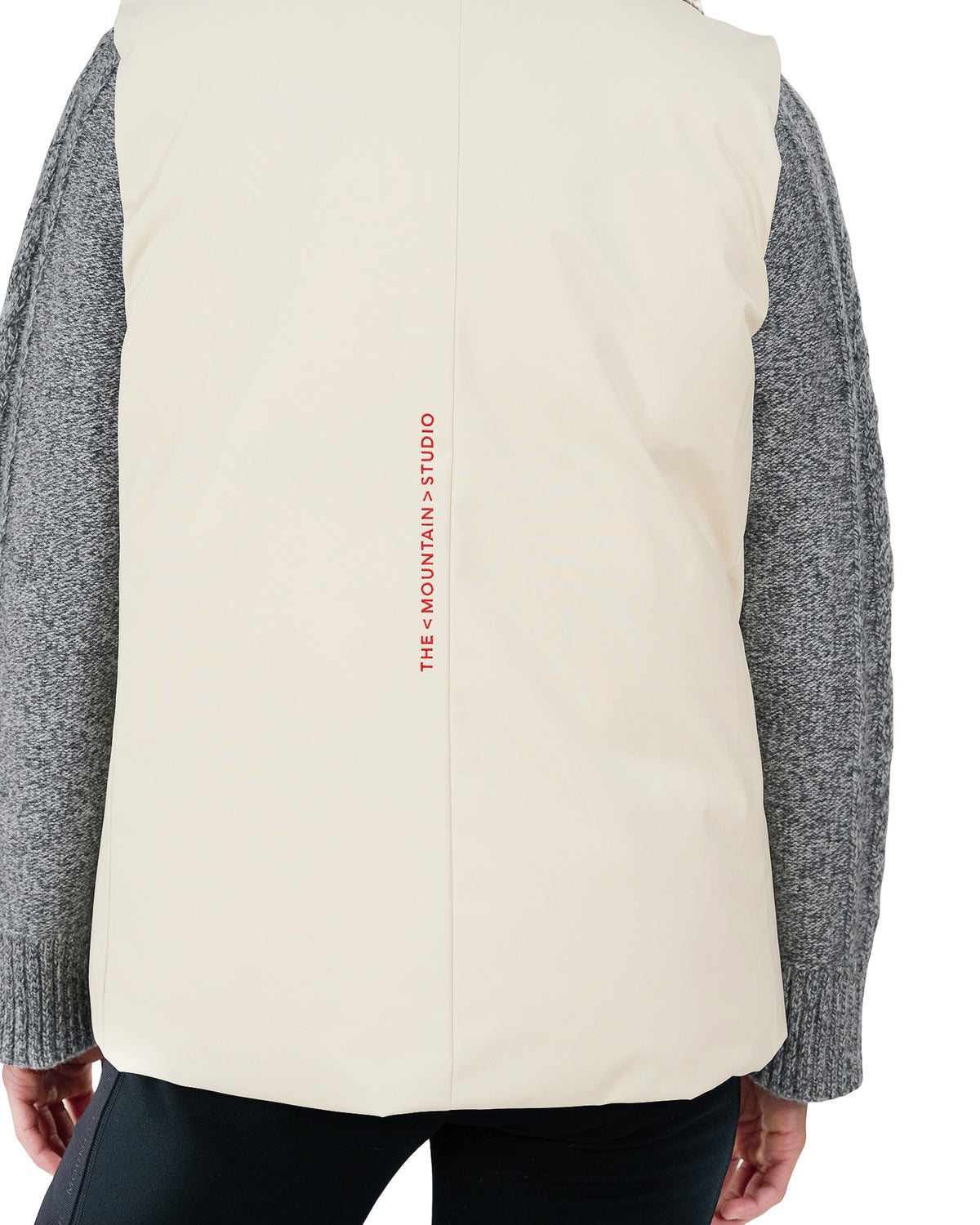 The Mountain Studio V-15 WR Damen-Daunenweste beige Bild 11